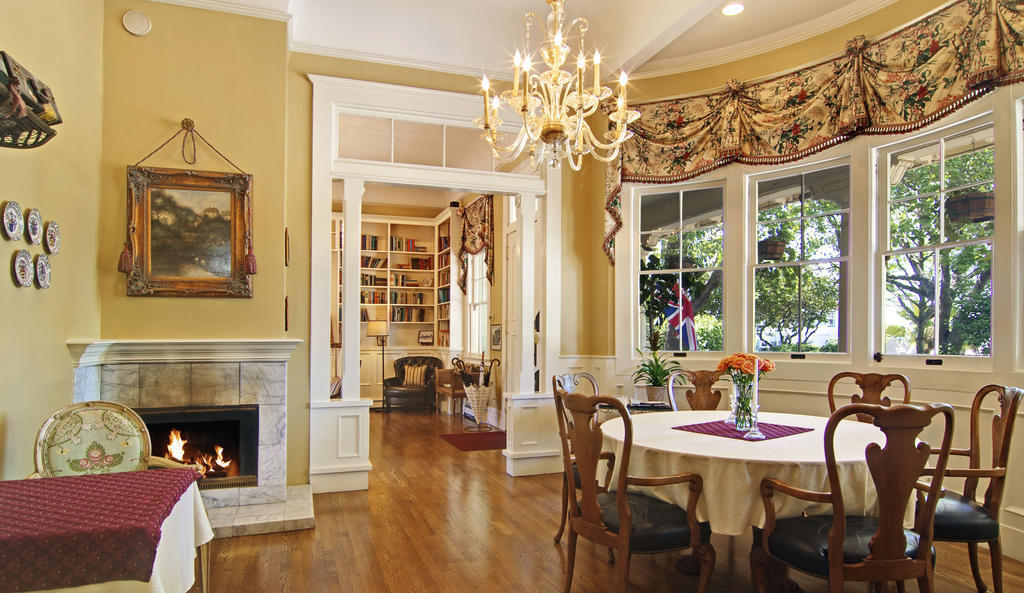 At Depot Hill Inn 4*