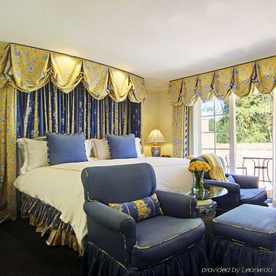 At Depot Hill Inn 4*